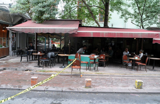 Cihangir'de ünlü oyuncunun kafesinde silahlı saldırı! 3 kişi yaralandı