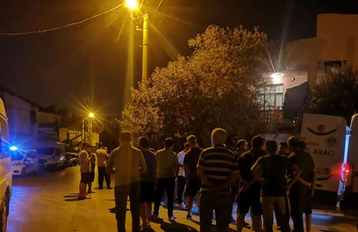 Talihsiz adam, yatak odasında eşini boğazından bıçaklanmış halde buldu