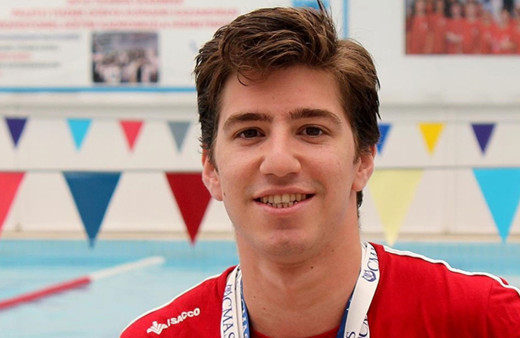 Milli yüzücü Derin Toparlak, Sırbistan'da altın madalya kazandı!