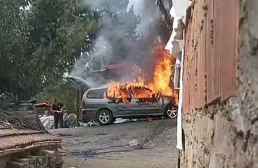 Kontağı çevirince araba alev topuna döndü!