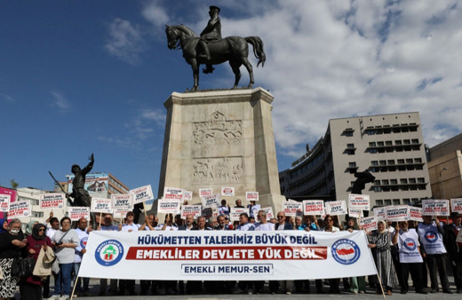 Emekliler ücret artışı ve sendikal haklara ilişkin düzenleme istiyor!