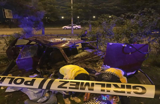 Isparta'da acı kaza! Kontrolden çıkan araç refüje çıktı: 1 ölü 2 yaralı