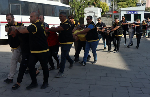 Kilis'te polise mukavemette bulunan 10 şüpheli gözaltına alındı!