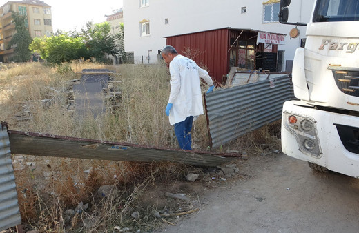 Küfürleştiği kardeşine kurşun yağdırdı! Polise teslim oldu