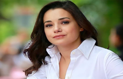 10 yıl aradan sonra setlere dönmeye hazırlanıyordu! Eşini kaybeden Özgü Namal'a yepyeni bir aşk iddiası...