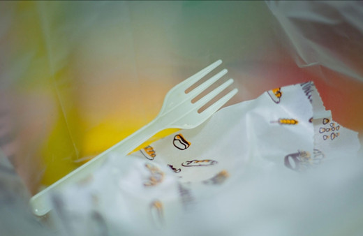 Tek kullanımlık plastik çatal, bıçak ve tabaklar o tarihten itibaren yasaklanıyor!