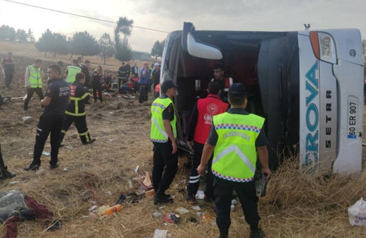 Amasya'da kahreden kaza! Yolcu otobüsü devrildi! Ölü ve yaralılar var