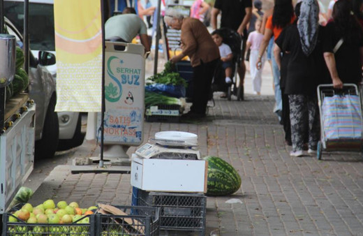 Belediyenin kaldırımını 17 bin 500 TL'ye satmışlar