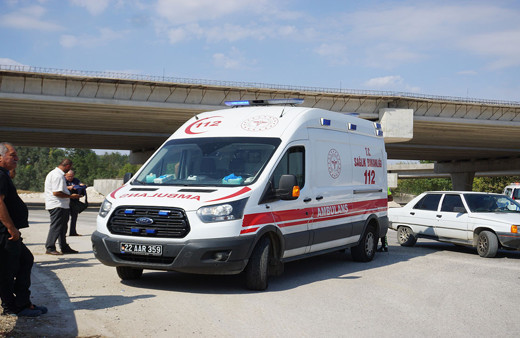 Edirne'de feci kaza! İki otomobil birbirine girdi: 3 yaralı