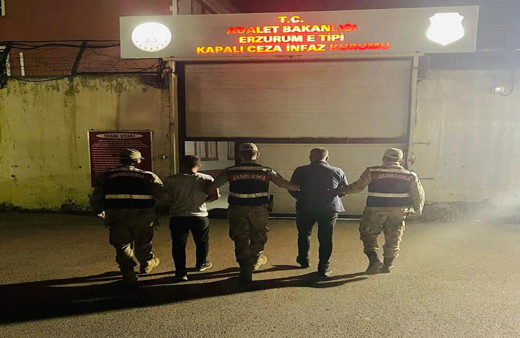 Erzurum'da göçmen kaçakçılarına geçit verilmedi! 4 kaçakçı yakalandı