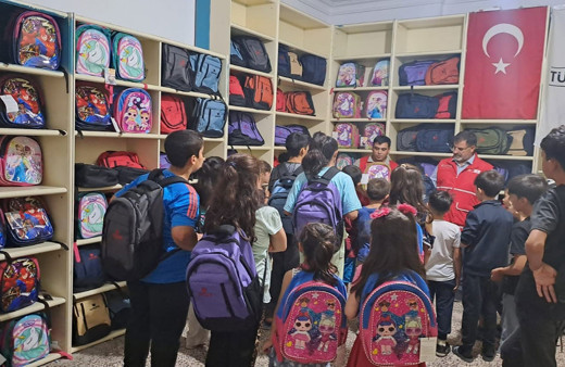 Kızılay'da Diyarbakırlı öğrencilere kırtasiye yardımı!