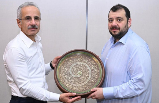 Ulaştırma ve Altyapı Bakanı, BAE Yatırım Bakanı ile bir araya geldi