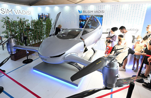 Türkiye'nin yerli uçan arabası AirCar, TEKNOFEST İzmir'de sergileniyor