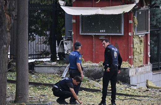 Ankara'da terör saldırısı! Terörist kendini patlattı, işte olay yerinden ilk görüntüler