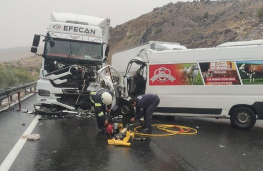 Erzurum'da dolu yağışı kazaya neden oldu: 3 kişi yaralandı