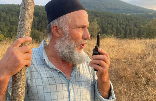 Bu köyde yaşayanlar telsizle iletişim kuruyor!