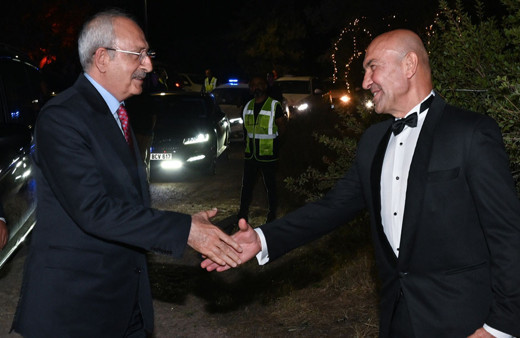 Kemal Kılıçdaroğlu Tunç Soyer'in kızının nikah şahidi oldu! Tavsiyede bulunup nikah cüzdanını geline verdi