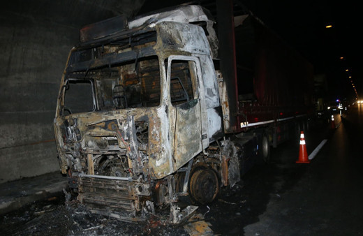 Ordu'da tünelden geçen TIR'da yangın çıktı!