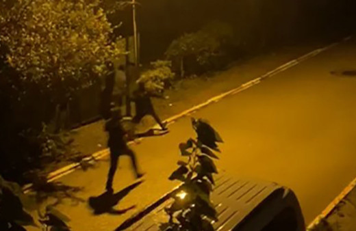 İstanbul'da eve giren hırsız suçüstü yakalandı! O anlar kamerada