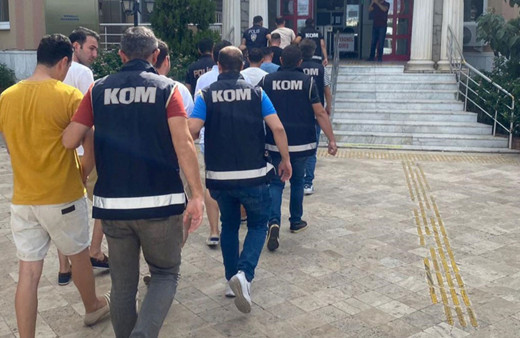 Aydın'da FETÖ üyesi 8 kişi yurt dışına çıkmaya çalışırken yakalandı!