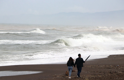 Düzce'de dalgaların boyu 5 metreye ulaştı!