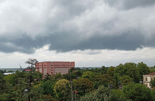 Samsun'da şiddetli sağanak yağış nedeniyle okullar bir gün tatil edildi!