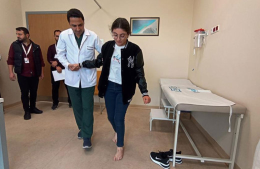 Ayaklarının kesilmesini istiyordu, sonunda yürümeyi başardı!