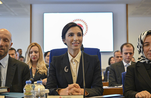 Hafize Gaye Erkan "Masada milyar dolarlık teklifler var ama bekletiyorum" dedi