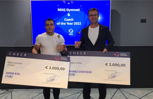 "Yılın cimnastikçisi" Adem Asil ile "yılın antrenörü" Yılmaz Göktekin, ödüllerini aldı