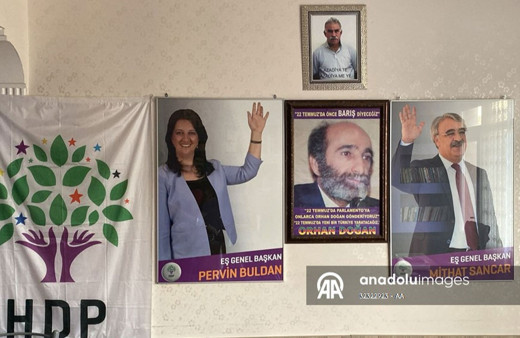 İzmir'de HDP İl Başkanı gözaltına alındı!