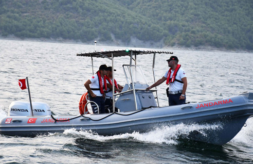 Samsun'da Jandarma ekipleri 18 bin metre kaçak ağ ele geçirdi!