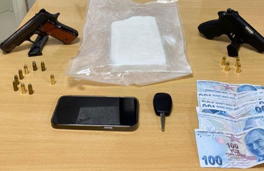 Aracın hava yastığına yaklaşık 1 kilo kokain saklamışlar!