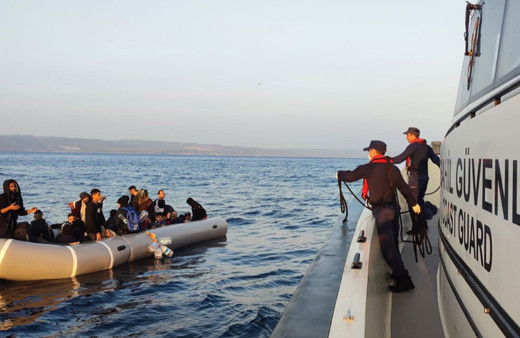 Yunanistan geri itti, Türk Sahil Güvenliği kurtardı!