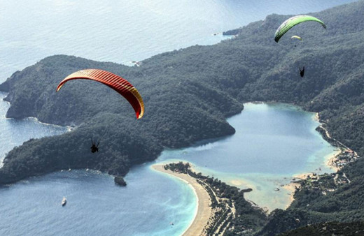 Muğla'da iniş sırasında düşen ABD'li yamaç paraşütü pilotu öldü!