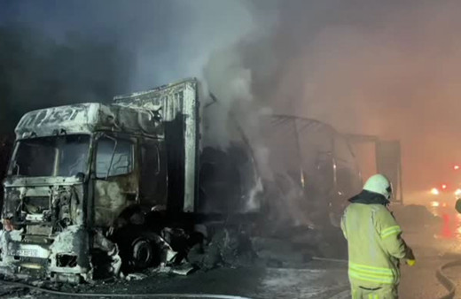 İstanbul'da seyir halindeki TIR'da yangın çıktı!