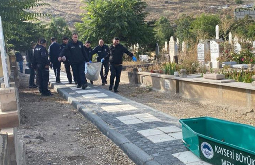 Mezarlıkta kalbinden bıçaklanmış erkek cesedi bulundu!