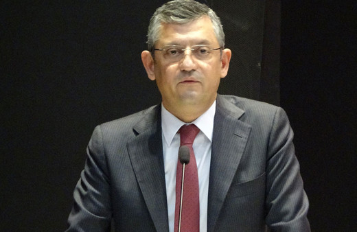 Özgür Özel'den ikramiye tepkisi: Emekliler sadaka değil...