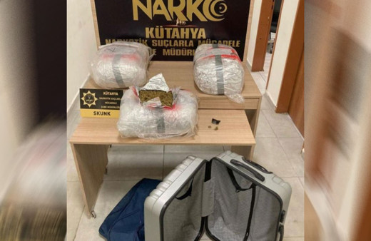 Dur ihtarına uymayan araçta 17 kilo uyuşturucu ele geçirildi!