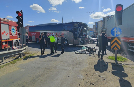 Tekirdağ'da otobüsle TIR çarpıştı: 6 kişi yaralandı!