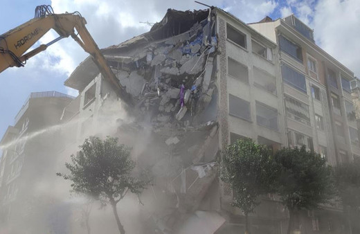 İstanbul'da doğalgaz patlamasının meydana geldiği bina yıkılıyor!