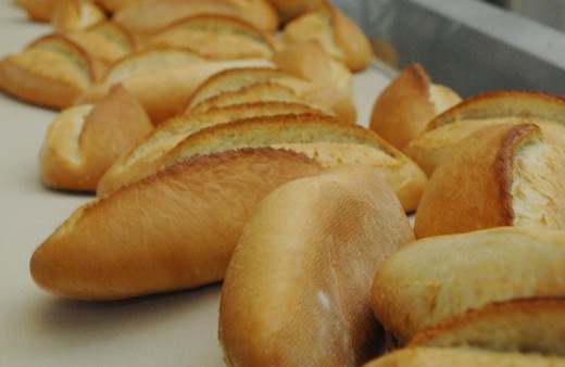 Türkiye'de çöpe atılan ekmeklerle her yıl 500 okul yapılabiliyor!