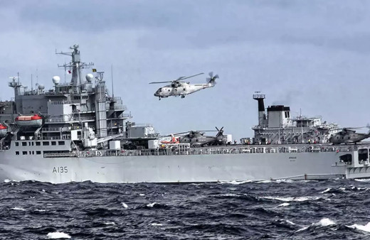 İngiltere de İsrail'i desteklemek amacıyla gemi gönderiyor