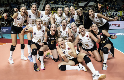 VakıfBank, Fenerbahçe Opet'i 3-2 yenerek Şampiyonlar Kupası'nı aldı