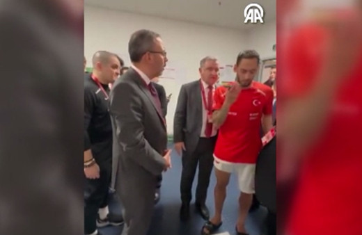 Cumhurbaşkanı Erdoğan'dan A Milli Futbol Takımı'na tebrik telefonu