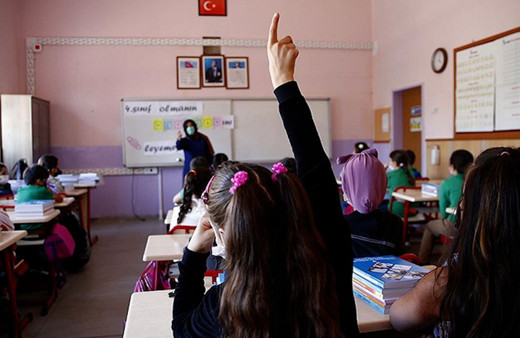 Eğitimde yeni dönem! Teneffüsten, ders geçme notuna, devamsızlığa kadar köklü değişiklikler Resmi Gazete’de yayımlandı