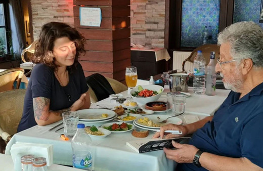 Metin Akpınar'ın gayrimuşru kızı canlı yayında anlattı! 'Karım bunu öğrenirse size zırnık koklatmaz'