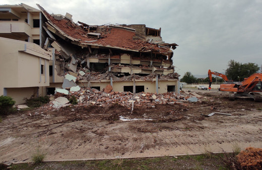 Erzin Devlet Hastanesi yıkıldı! Depremde ağır hasar almıştı