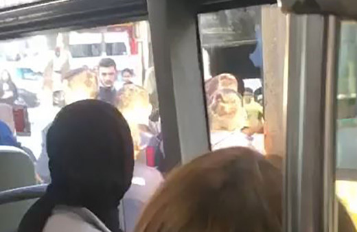 İstanbul'da maganda dehşeti kamerada! İETT otobüsünü taşlayıp şoförü dövdüler