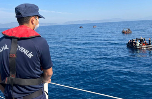 Kuşadası açıklarında 91 düzensiz göçmen kurtarıldı