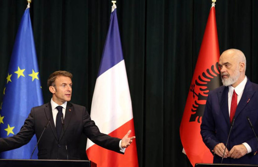 Macron: Rehinelerin kurtarılmasına ilişkin yoğun müzakereler sürüyor